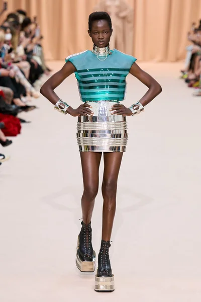 Look 15